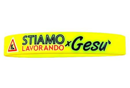 Braccialetto Stiamo lavorando per Gesù giallo